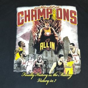 Cleveland Cavaliers T-shirt.